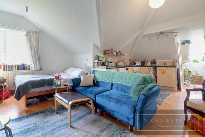 1 Bedroom Studio To Rent In Great North Road, London, N6