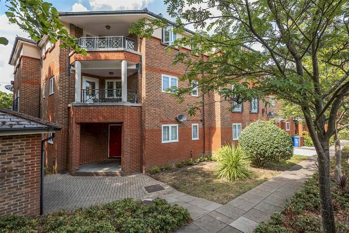 3 Bedroom Flat To Rent In Chaucer Close, Windsor, SL4