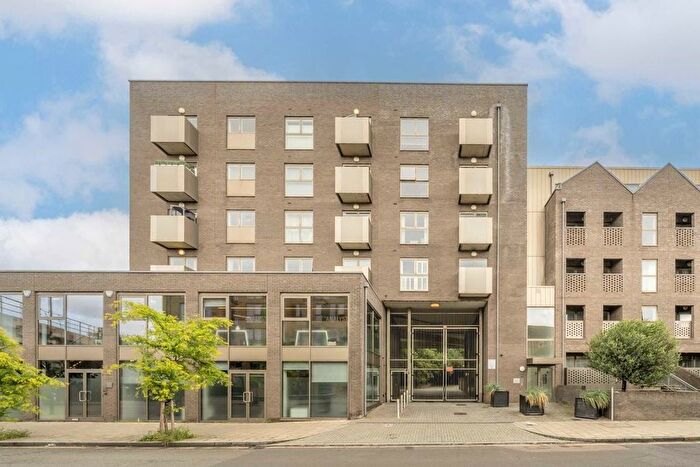 1 Bedroom Flat To Rent In Bedford Road, Clapham, SW4