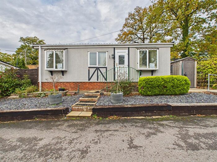 1 Bedroom Park Home For Sale In Seventh Avenue, Reading, RG31