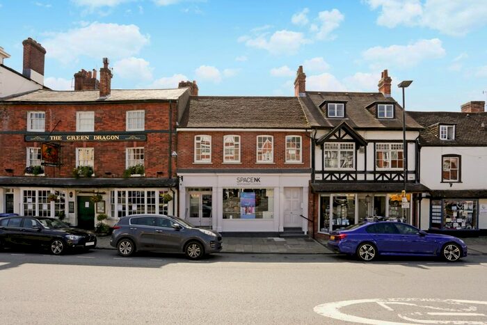 2 Bedroom Flat To Rent In High Street, Marlborough, SN8