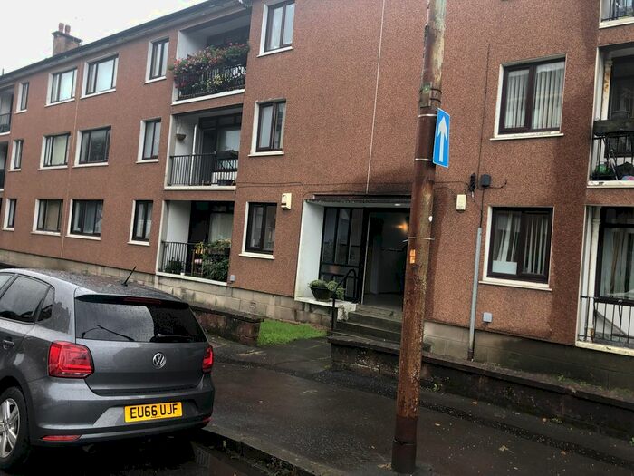 3 Bedroom Flat To Rent In Darnley Gardens, Glasgow, G41