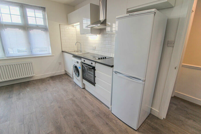 2 Bedroom Flat To Rent In Kenton Road, HA3