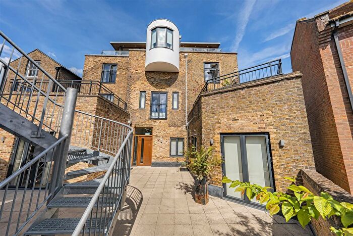 1 Bedroom Flat For Sale In Peascod Place, Windsor, SL4