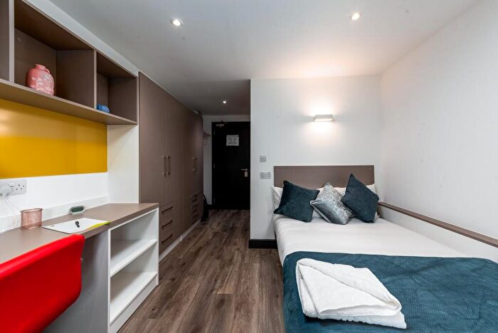 Apartment To Rent In Dumfries Street, Luton, LU1