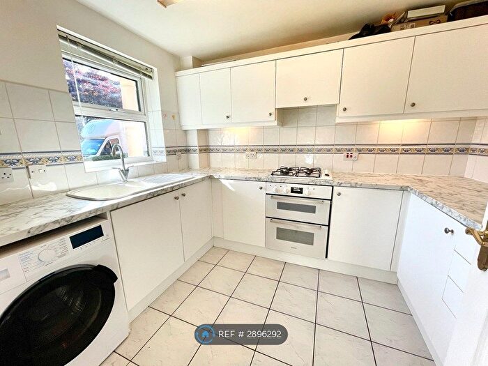 2 Bedroom Flat To Rent In Hamilton Court, Coventry, CV1