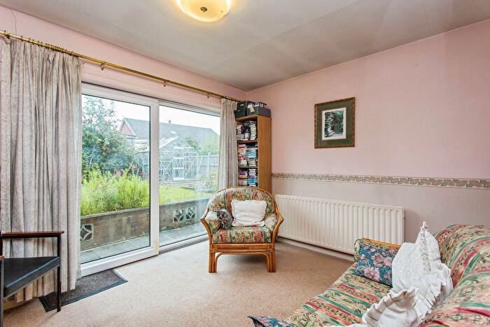 2 Bedroom Bungalow For Sale In Highfield Avenue, Farington, Leyland, Lancashire, PR25