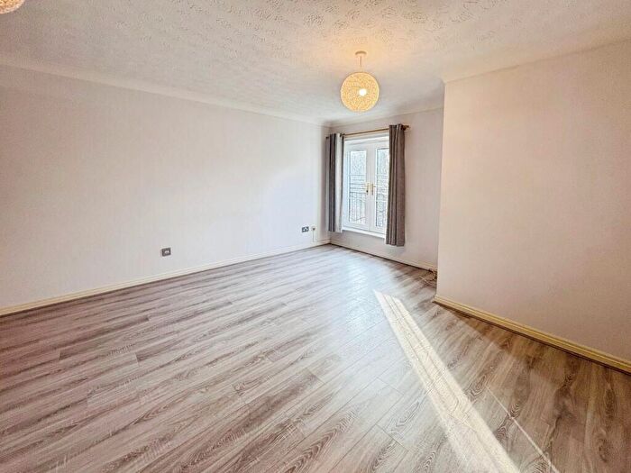 3 Bedroom Maisonette To Rent In Enfield Highway, Enfield, EN3