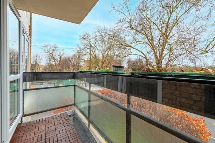 2 Bedroom Flat To Rent In Common View, Putney Common, Putney, SW15