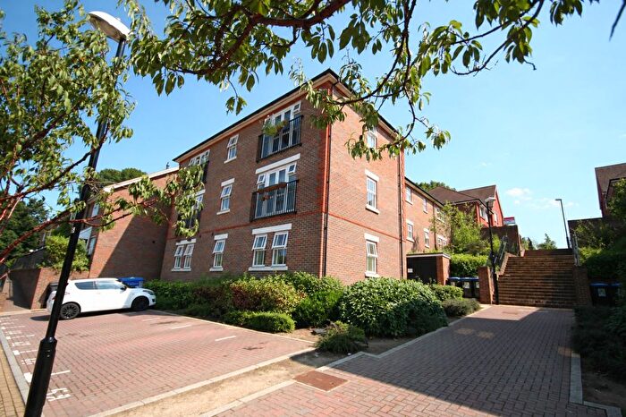 2 Bedroom Flat To Rent In Highbank, Haywards Heath, RH16