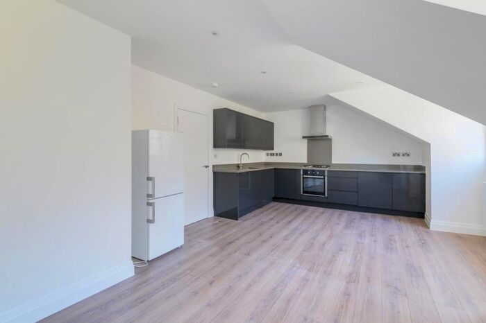 2 Bedroom Flat To Rent In Muswell Hill Road, London, N10