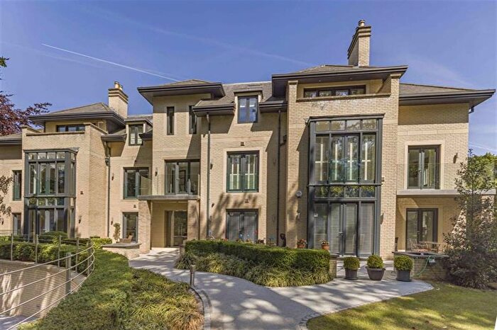 3 Bedroom Flat For Sale In Hale Road, Hale, WA15