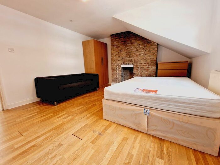 4 Bedroom Flat To Rent In Mayes Road, London, N22