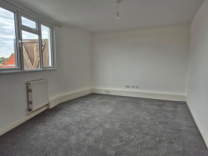 5 Bedroom Flat To Rent In Wallisdown Road, Bournemouth, Dorset, BH11