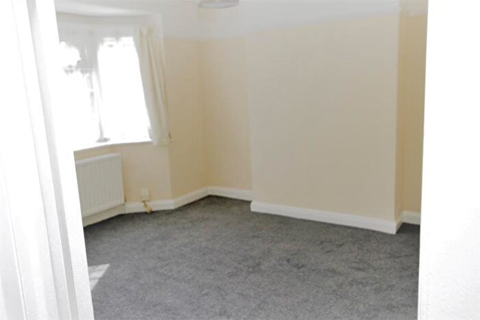 2 Bedroom Flat To Rent In Kenton Lane, Kenton, HA3