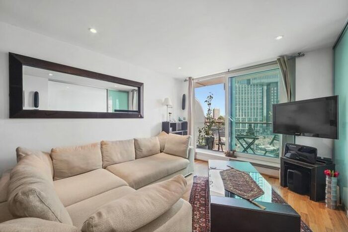 1 Bedroom Flat To Rent In Kestrel House, St. George Wharf, London, SW8