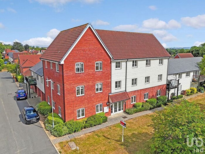 2 Bedroom Flat For Sale In Bruton Link, Wickford, SS11