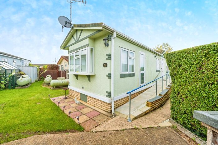 2 Bedroom Mobile Home For Sale In Peppercorn Park, The Baulk, Clapham, Bedford, MK41