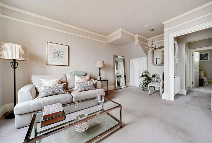 2 Bedroom Apartment For Sale In Spencers Belle Vue, Bath, Somerset, BA1