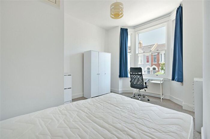 2 Bedroom Flat To Rent In Sumatra Road, West Hampstead, NW6