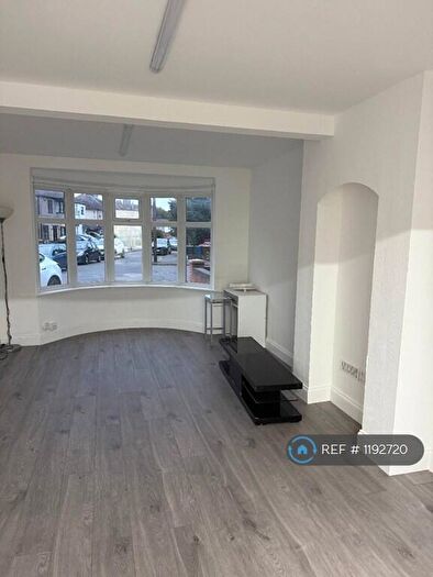 5 Bedroom Semi-Detached House To Rent In Bell Close, Pinner, HA5