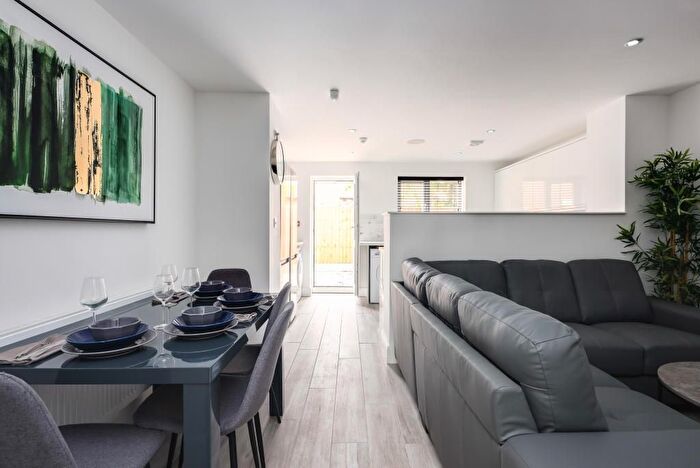 5 Bedroom Semi-Detached House To Rent In Wellington Avenue, Liverpool, L15