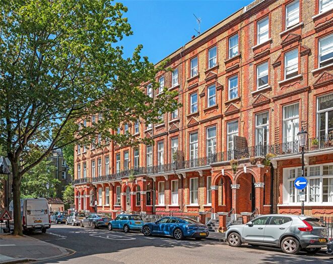 2 Bedroom Flat For Sale In Nevern Square, Earl's Court, SW5