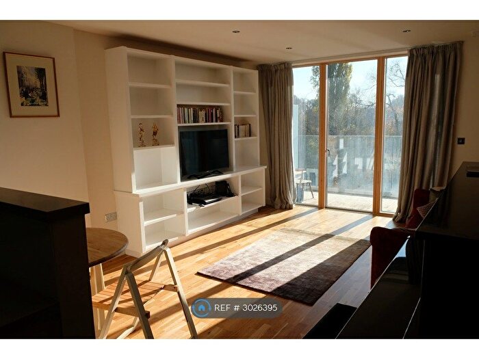 2 Bedroom Flat To Rent In Kew Bridge Road, Brentford, TW8