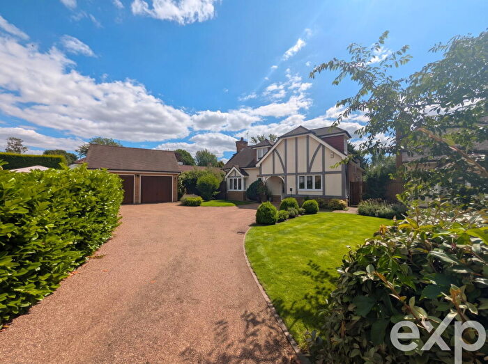 4 Bedroom Detached House For Sale In Thorneycroft Close, Kingswood, Maidstone, ME17