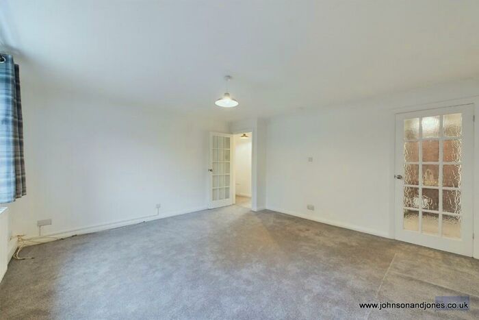 2 Bedroom Apartment To Rent In Rodwell Court, Addlestone, Surrey, KT15