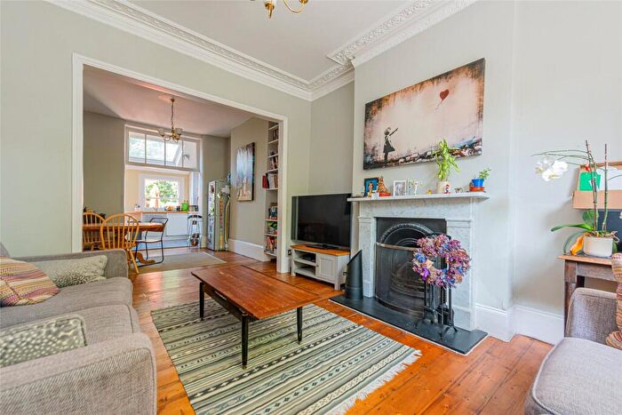 3 Bedroom Terraced House For Sale In Sussex Way, Islington, London, N7