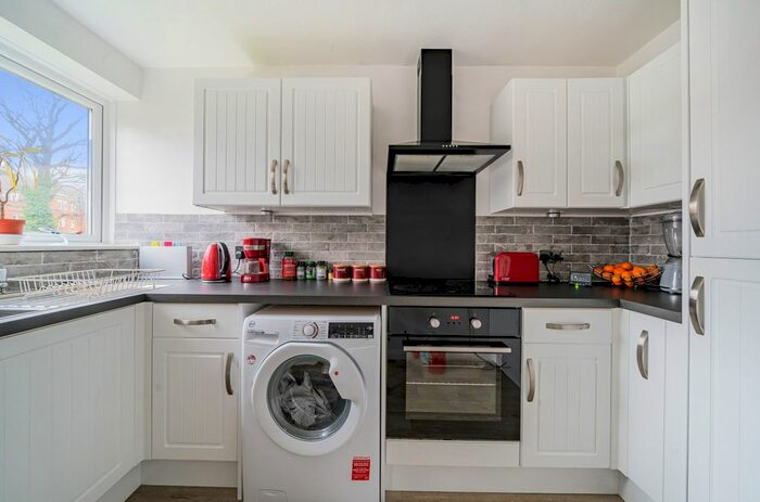 3 Bedroom Terraced House For Sale In York Close, Horsham, RH13