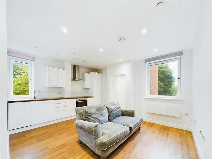 1 Bedroom Flat To Rent In Old Park Road, Hitchin, SG5