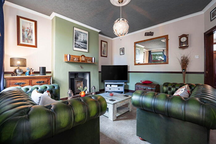 3 Bedroom End Of Terrace House For Sale In Sumner Street, Glossop, SK13