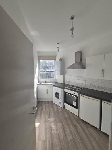 2 Bedroom Flat To Rent In Well Street, Hackney, London, E9