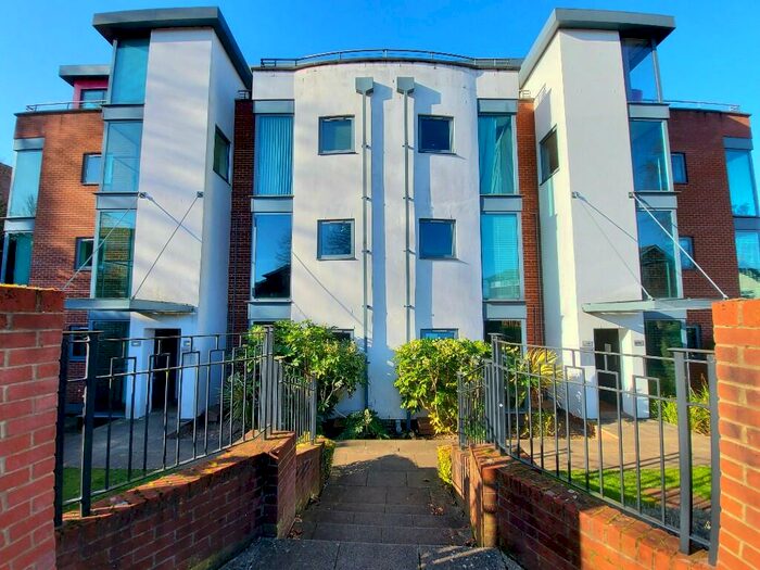 2 Bedroom Apartment To Rent In Eaton Road, Sutton, Surrey, SM2