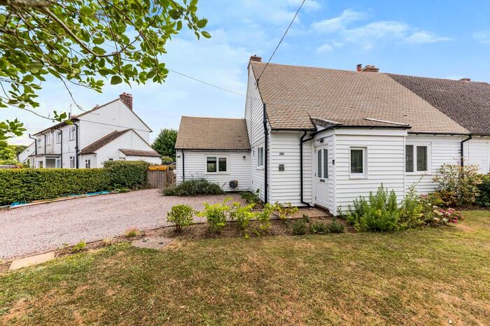 3 Bedroom Semi-Detached House For Sale In West Place, Brookland, TN29