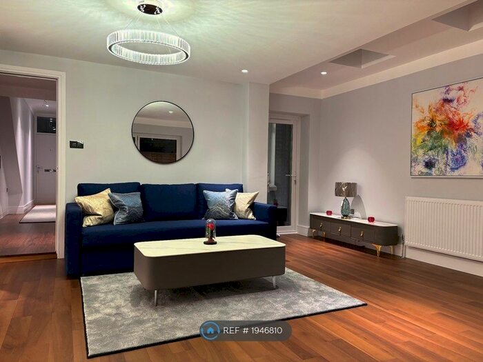 2 Bedroom Flat To Rent In Goldsboro Road, London, SW8