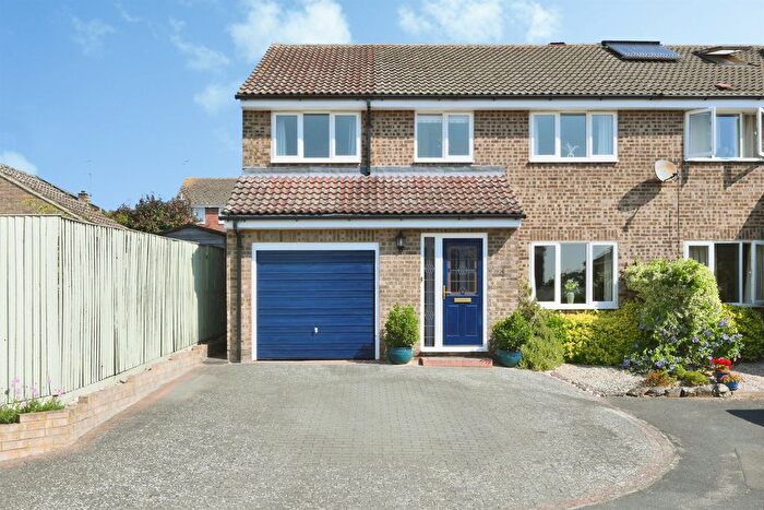4 Bedroom Semi-Detached House For Sale In Markings Field, Saffron Walden, CB10
