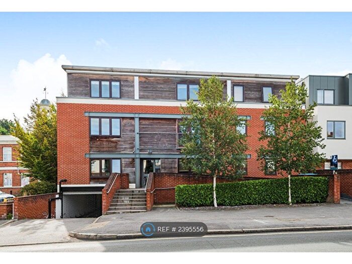 2 Bedroom Flat To Rent In St. Marys Lane, Upminster, RM14