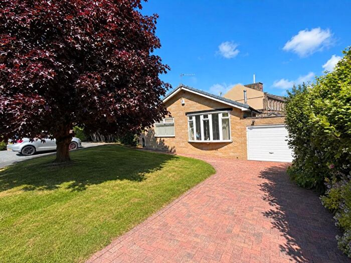 3 Bedroom Bungalow For Sale In Oakleigh Avenue, Bradford, BD14