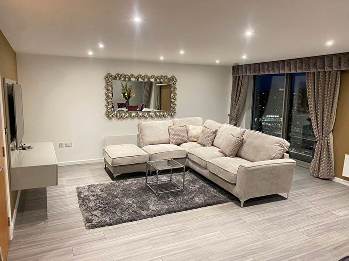 2 Bedroom Flat To Rent In Whitehall Quay, Leeds, LS1