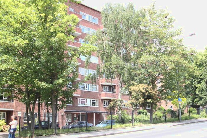 3 Bedroom Flat To Rent In Kingston Hill, Kingston Upon Thames, KT2