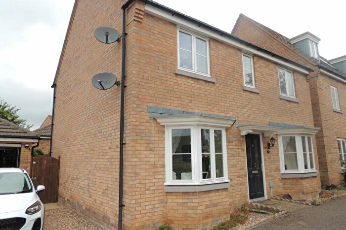 4 Bedroom House To Rent In Middlemore, NN11