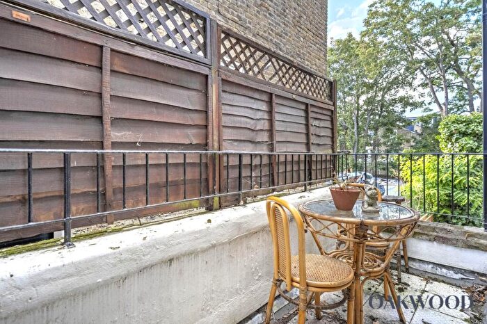 1 Bedroom Flat For Sale In Cazenove Road, London, N16