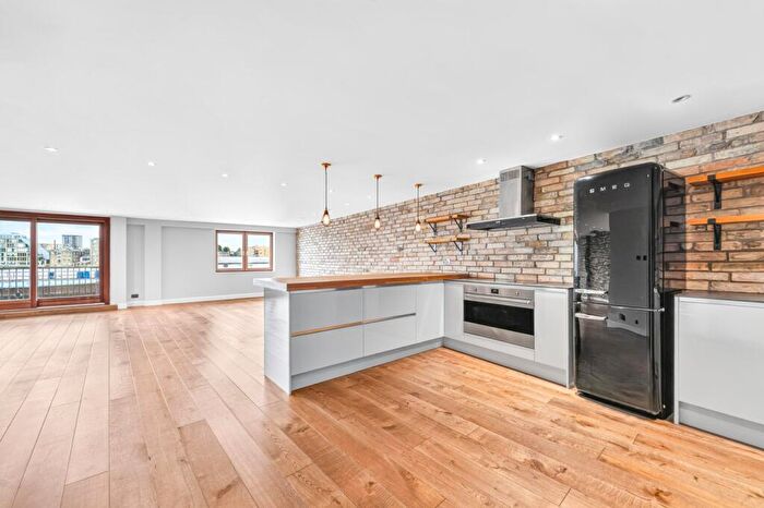 2 Bedroom Flat To Rent In Wapping High Street, Wapping, E1W