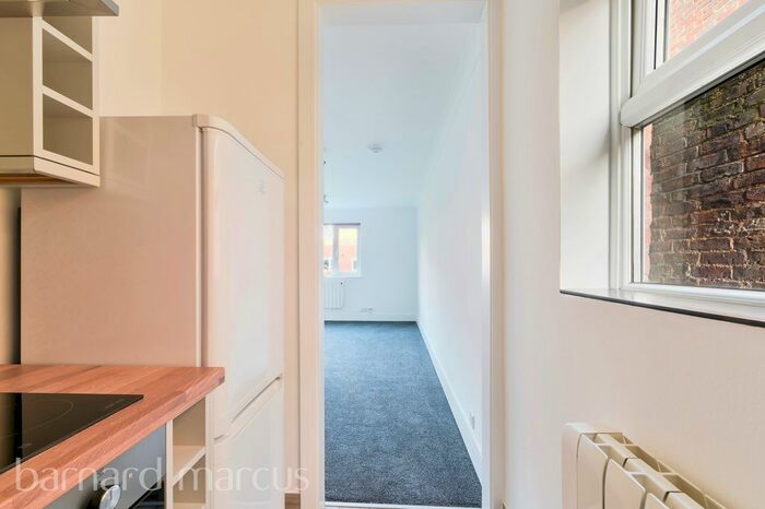 Studio To Rent In Oxford Road, Redhill, RH1