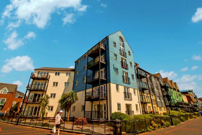 2 Bedroom Flat To Rent In Pier Road, Littlehampton, West Sussex, BN17