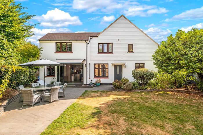 4 Bedroom Semi Detached House For Sale In Gills Hollow, Radlett, WD7