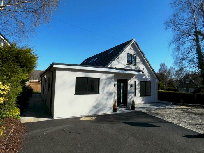 4 Bedroom Detached House To Rent In Greenside, HD8
